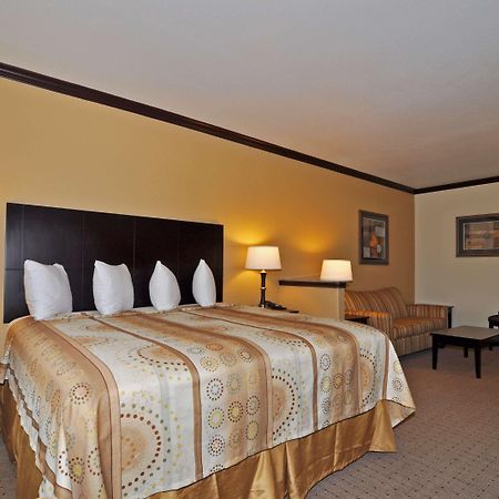 Best Western Plus Royal Mountain Inn & Suites Атенс Номер фото