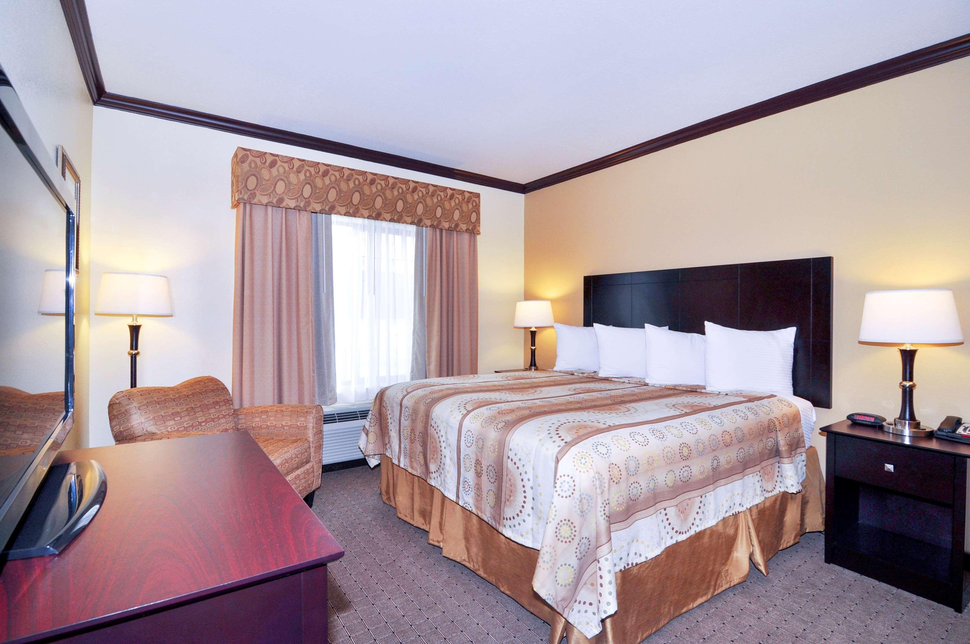 Best Western Plus Royal Mountain Inn & Suites Атенс Экстерьер фото