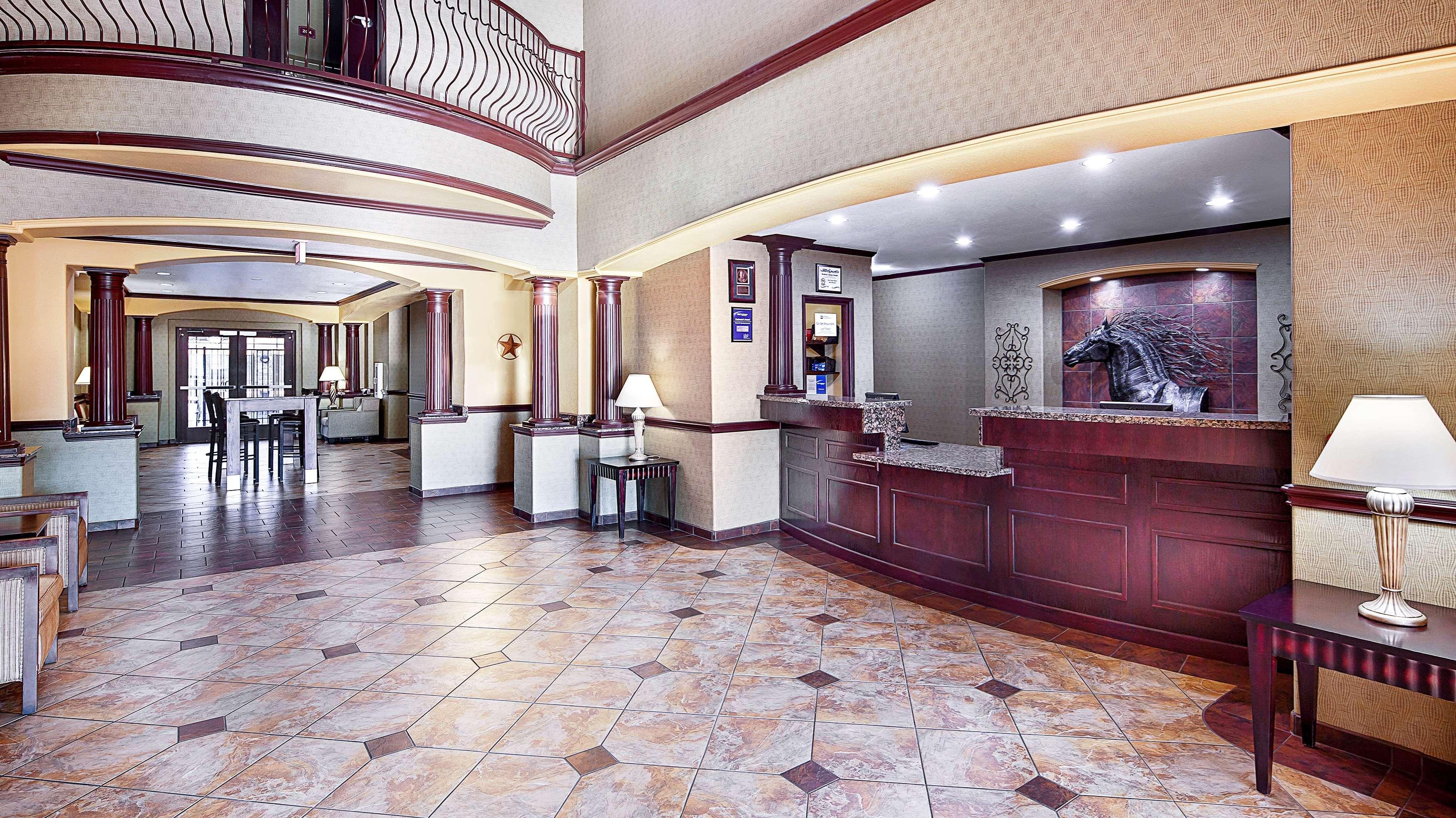 Best Western Plus Royal Mountain Inn & Suites Атенс Экстерьер фото
