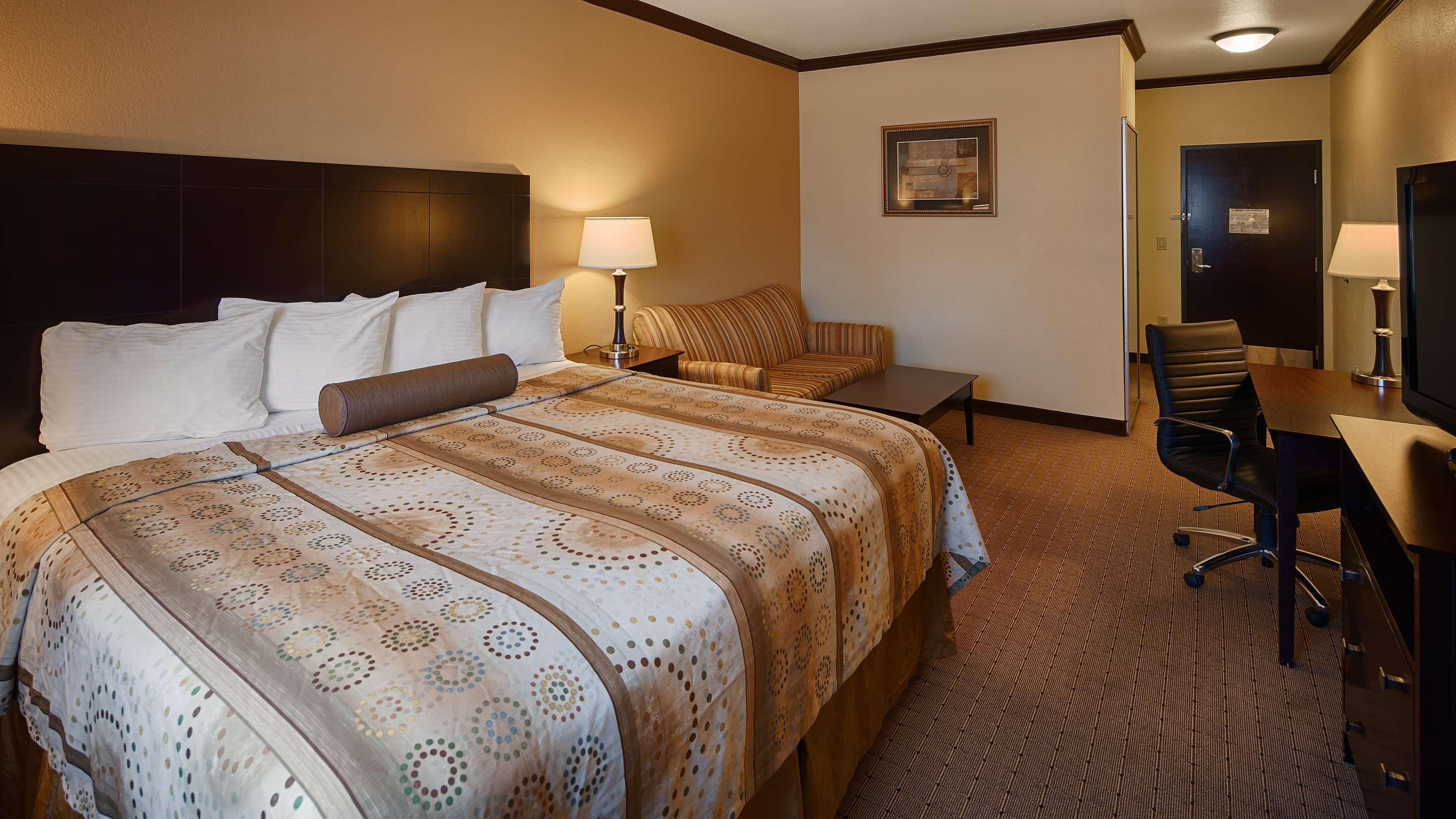 Best Western Plus Royal Mountain Inn & Suites Атенс Экстерьер фото