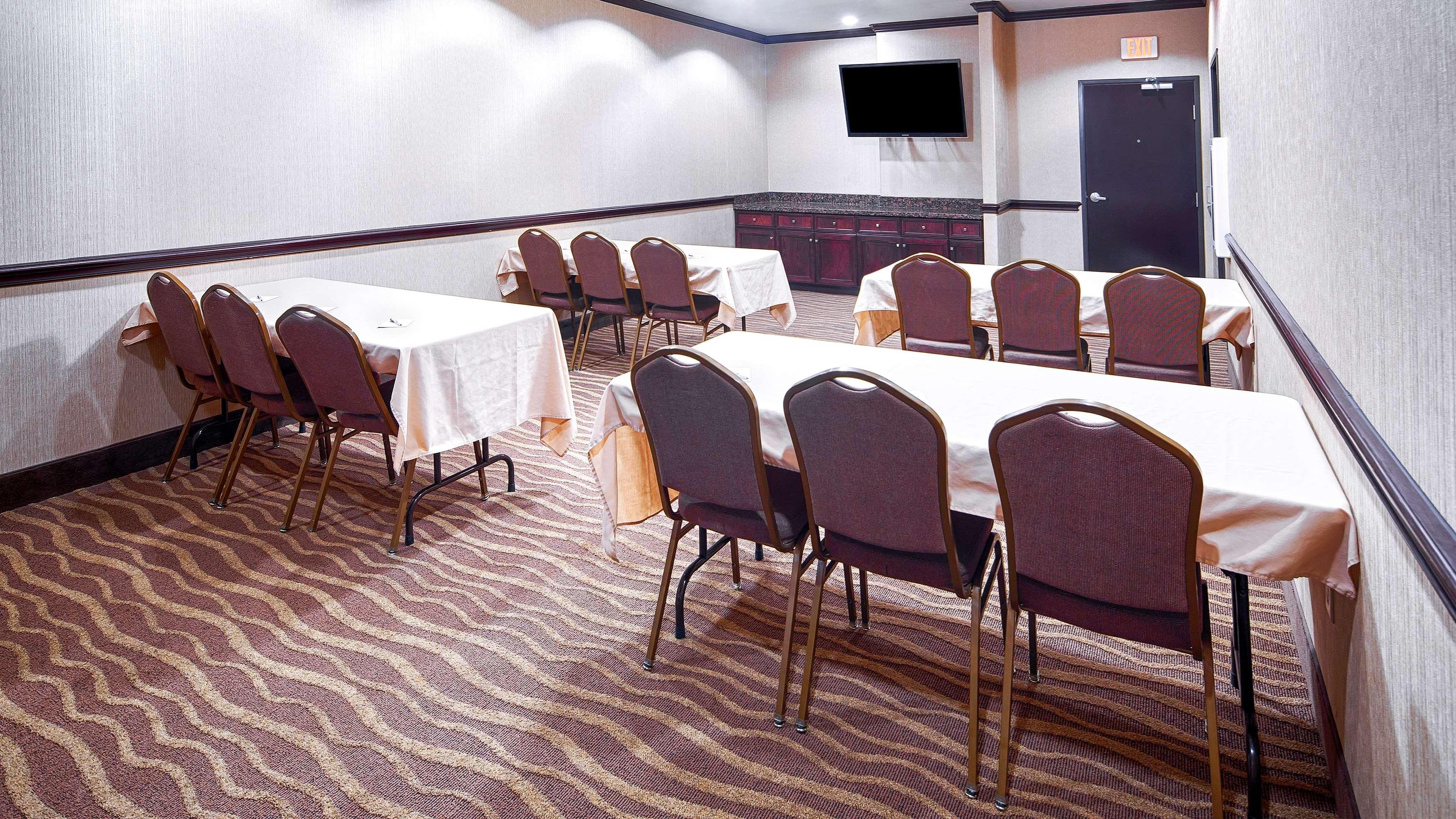 Best Western Plus Royal Mountain Inn & Suites Атенс Экстерьер фото