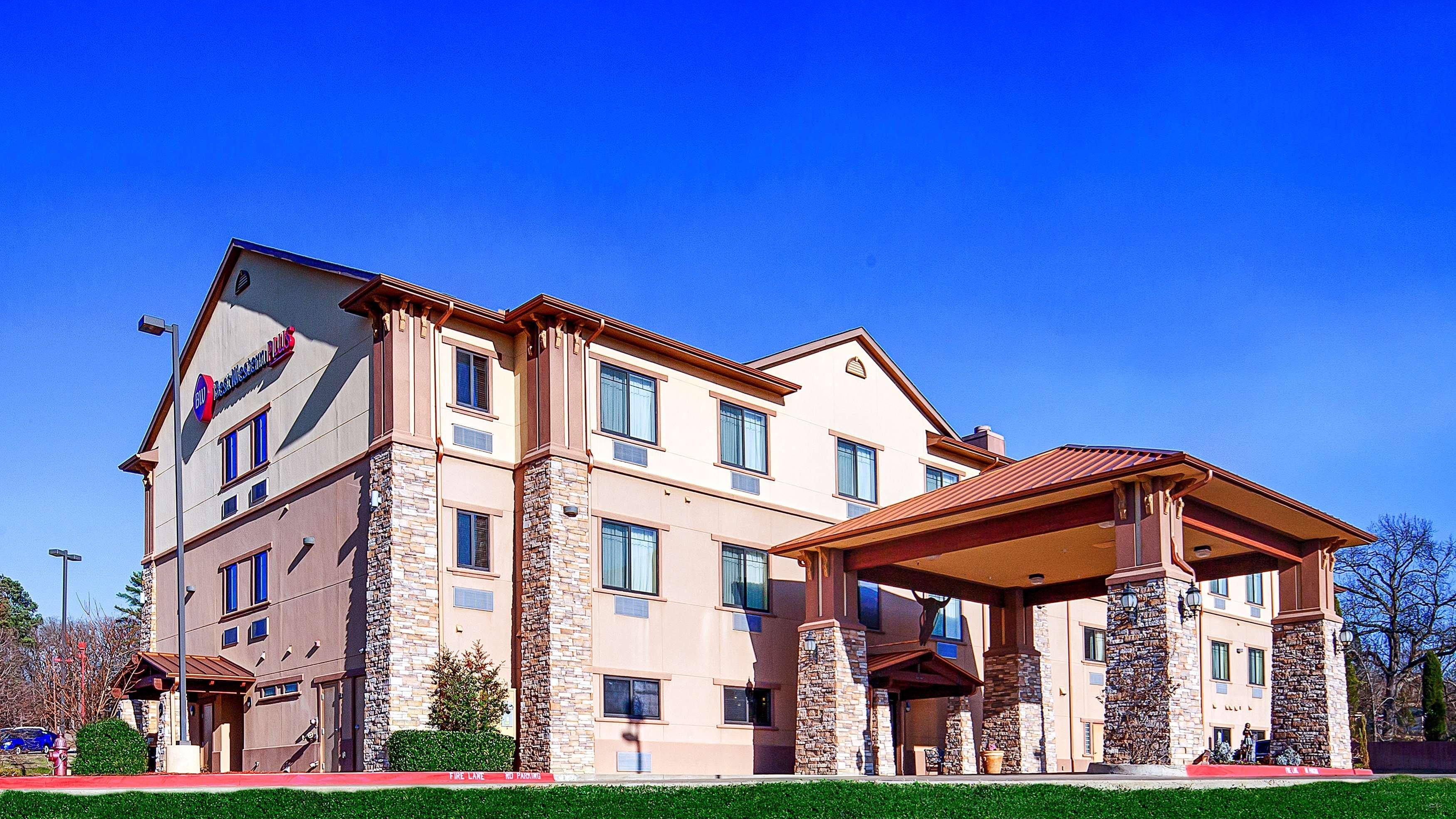 Best Western Plus Royal Mountain Inn & Suites Атенс Экстерьер фото