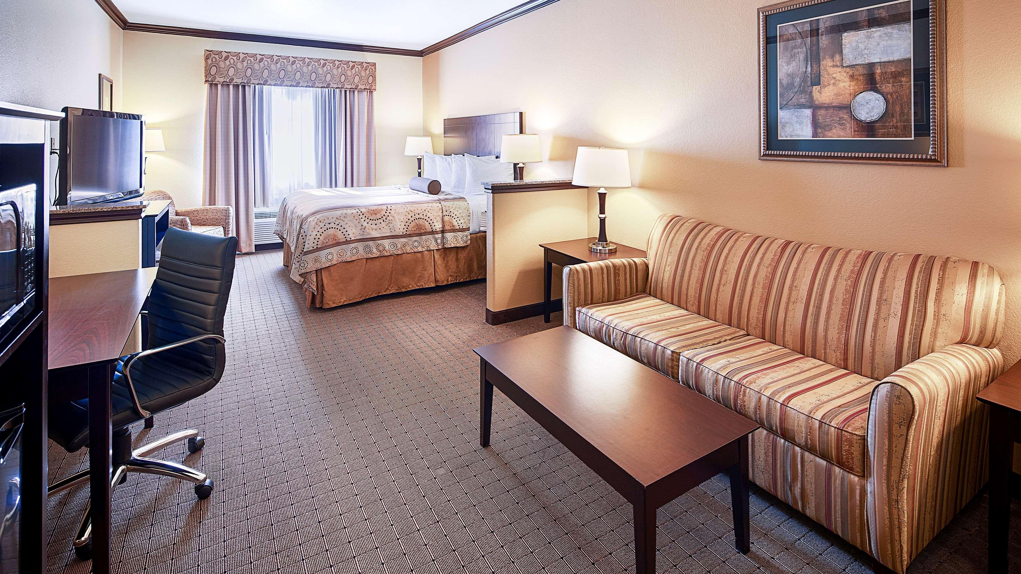 Best Western Plus Royal Mountain Inn & Suites Атенс Экстерьер фото