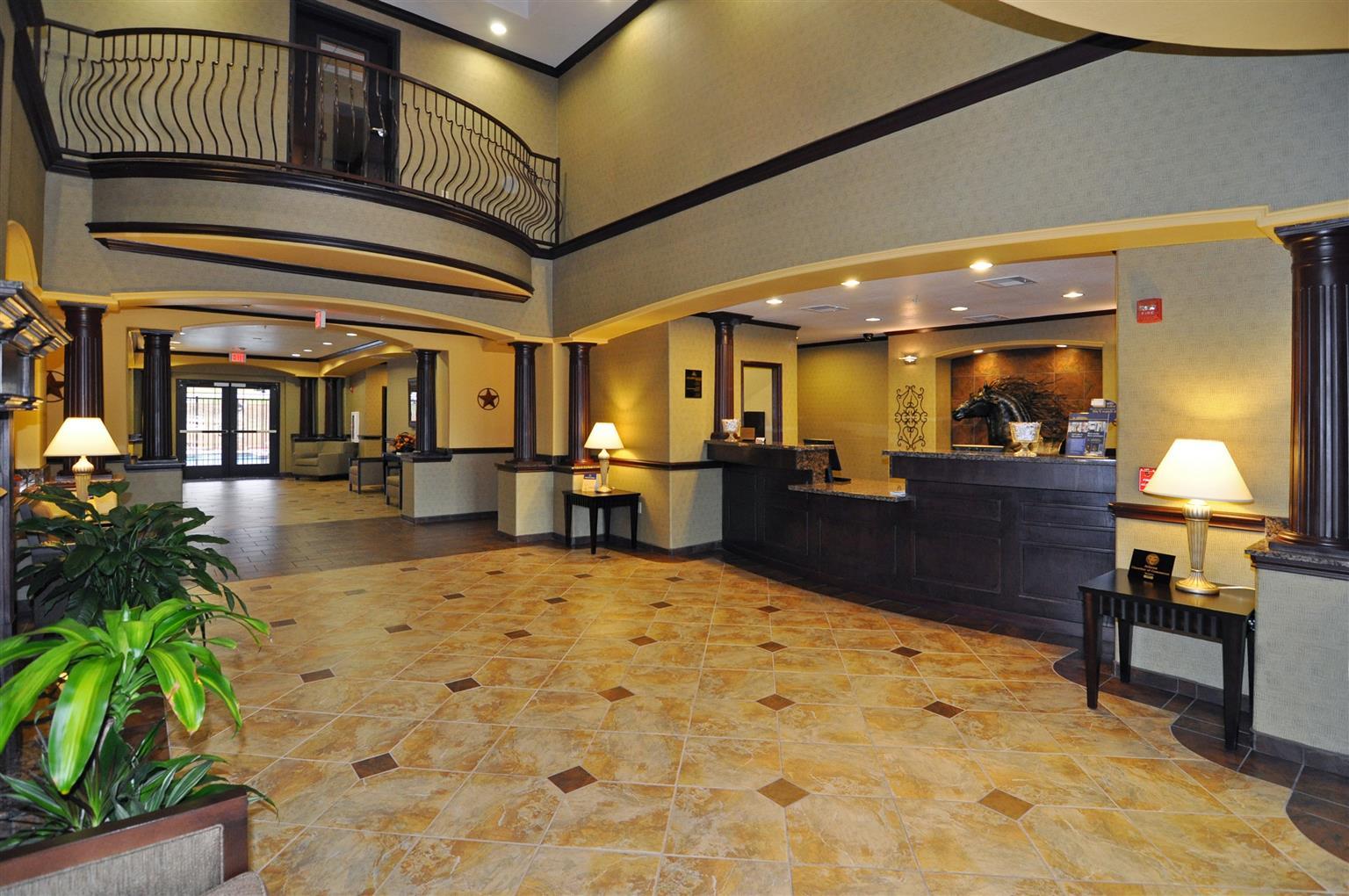 Best Western Plus Royal Mountain Inn & Suites Атенс Экстерьер фото