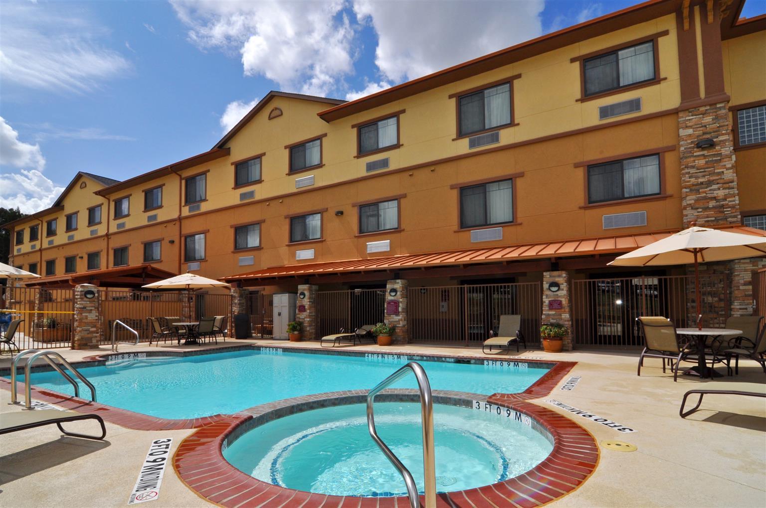 Best Western Plus Royal Mountain Inn & Suites Атенс Экстерьер фото